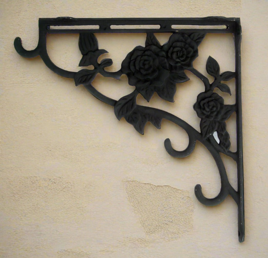 BR147A  25 x 15cm Cast iron hanging basket bracket
