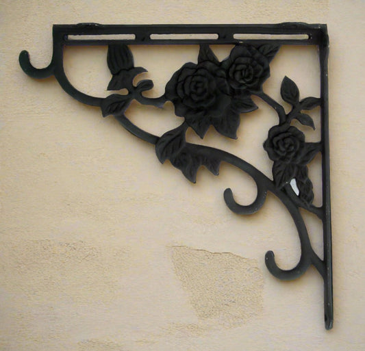 BR147A  25 x 15cm Cast iron hanging basket bracket