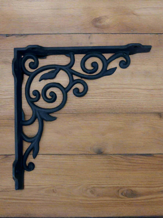 BR086 22cm x 22cm cast iron bracket