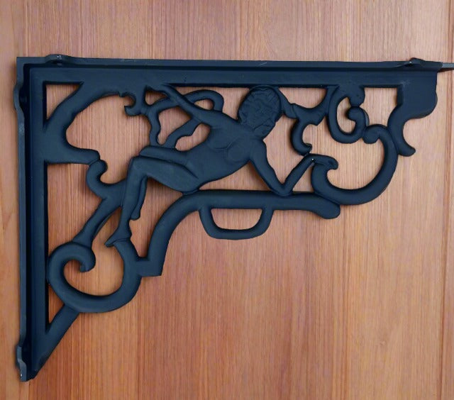 BR0026  44 x 34cm Heavy Duty Cast iron bracket