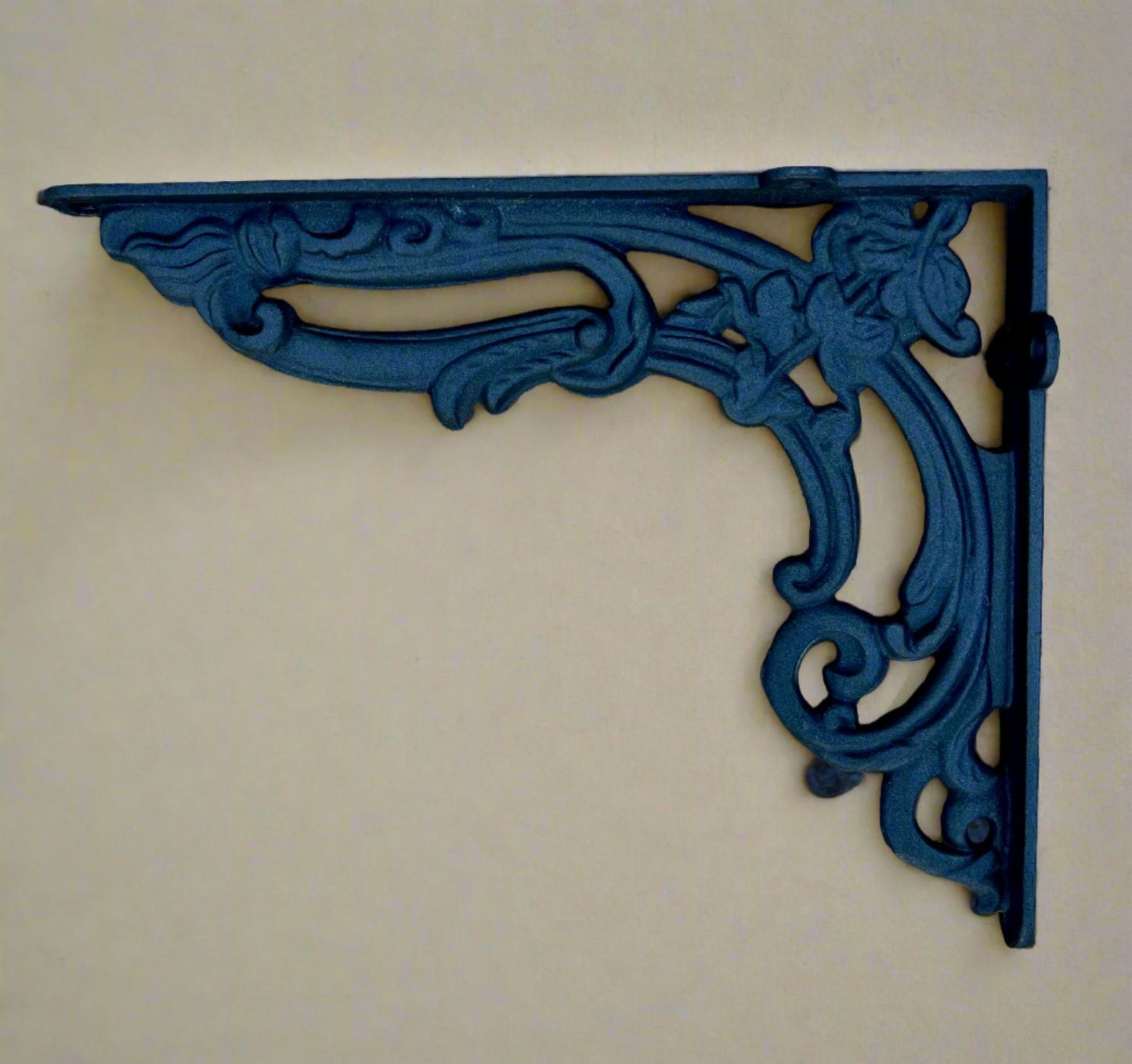 BR045A 28cm x 23cm cast iron bracket