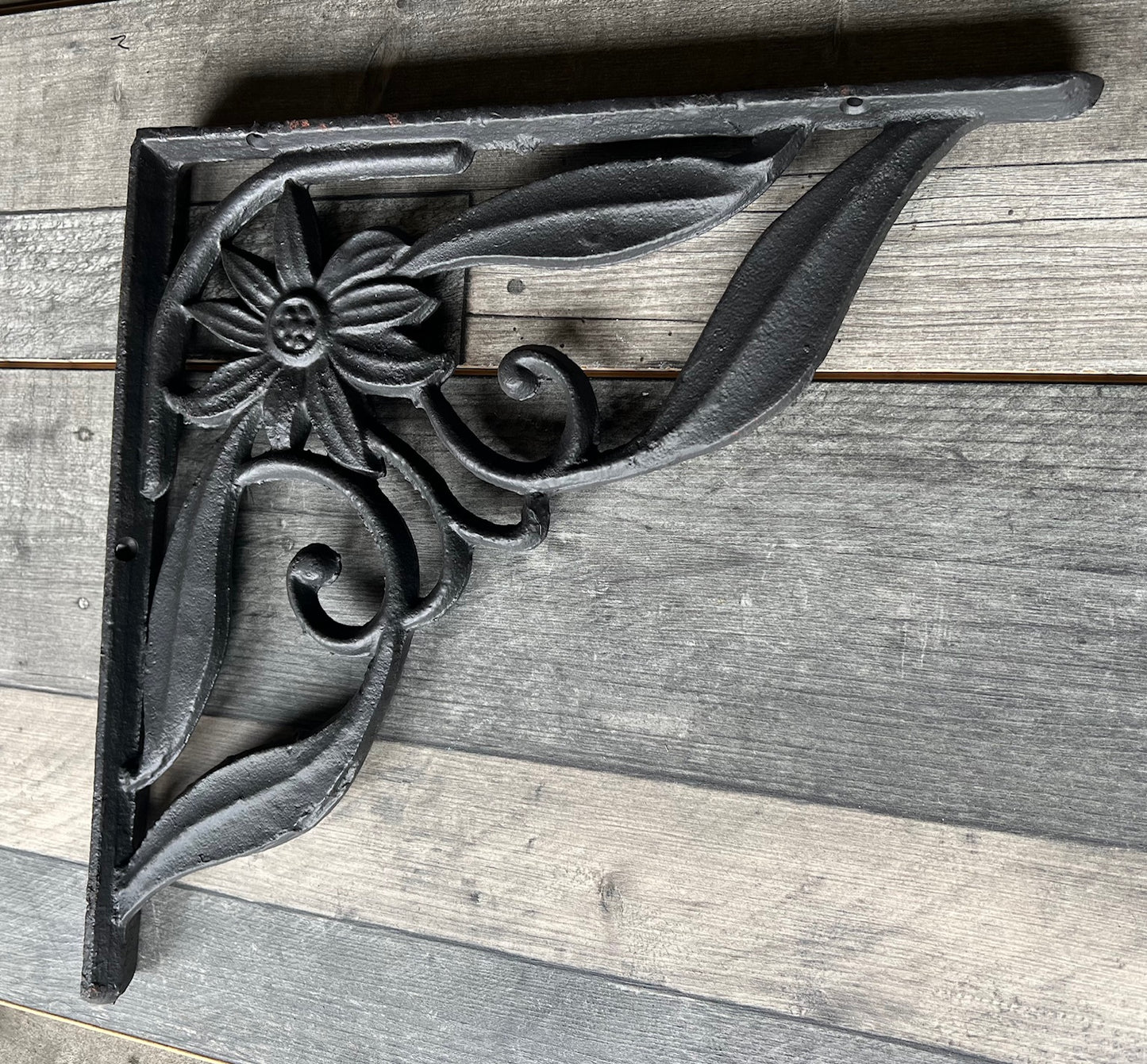 35cm x 35cm sunflower bracket