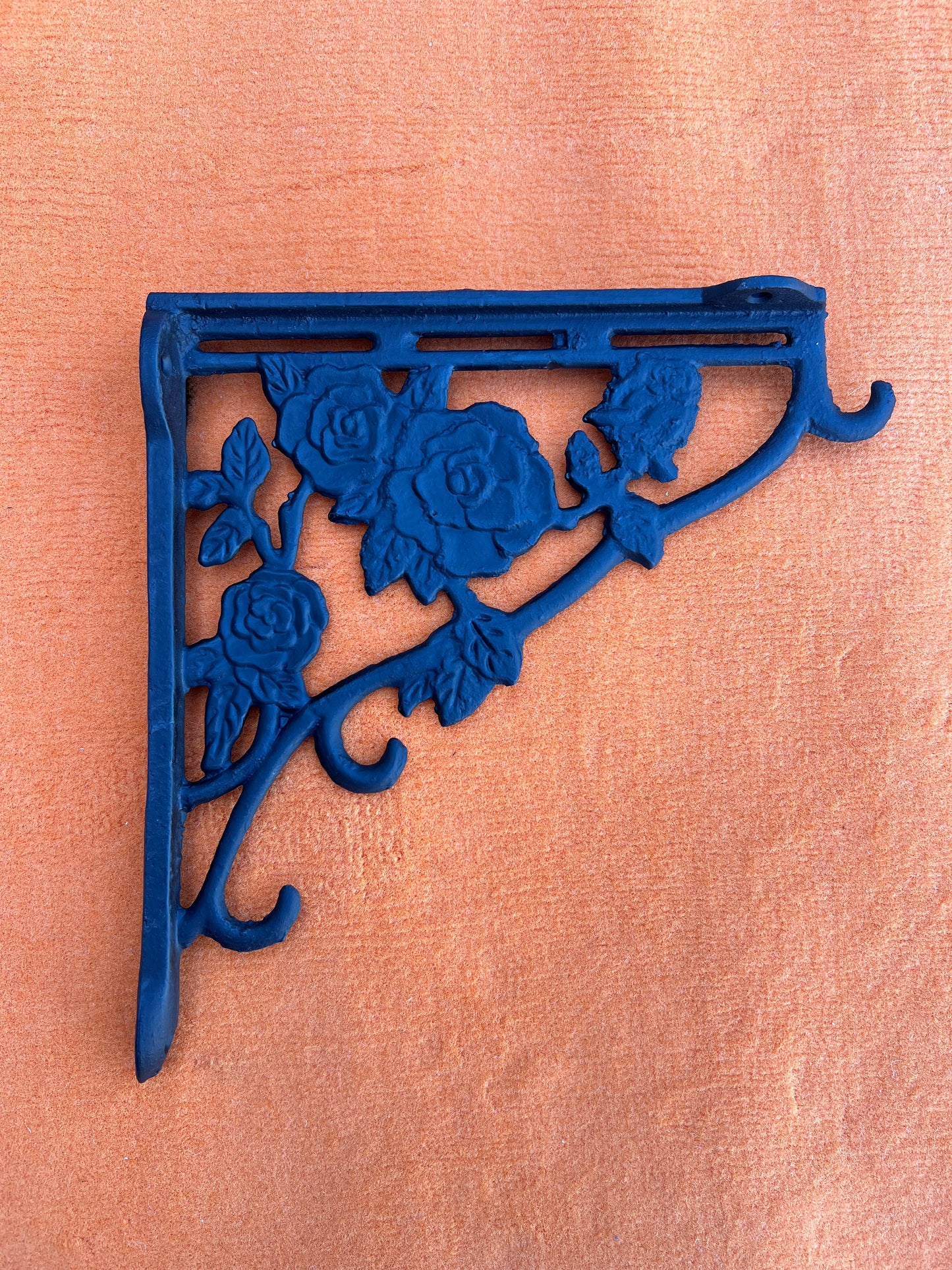 BR147A  25 x 15cm Cast iron hanging basket bracket